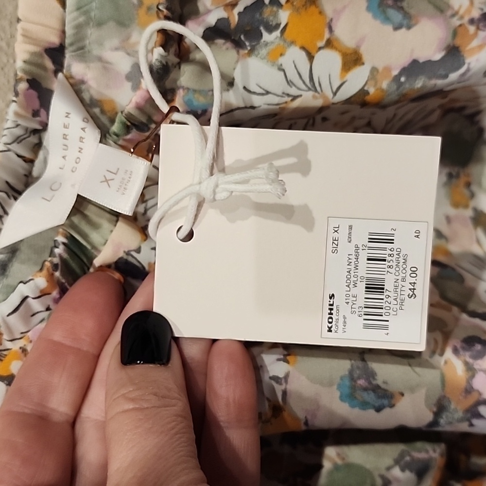 Flowered blouse - Picture 2 of 5